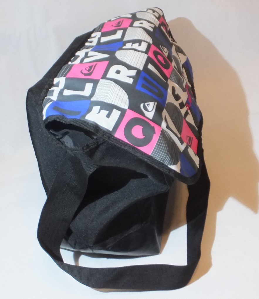 QUIKSILVER shoulder bag black white pink blue secondhand goods *Mw1271