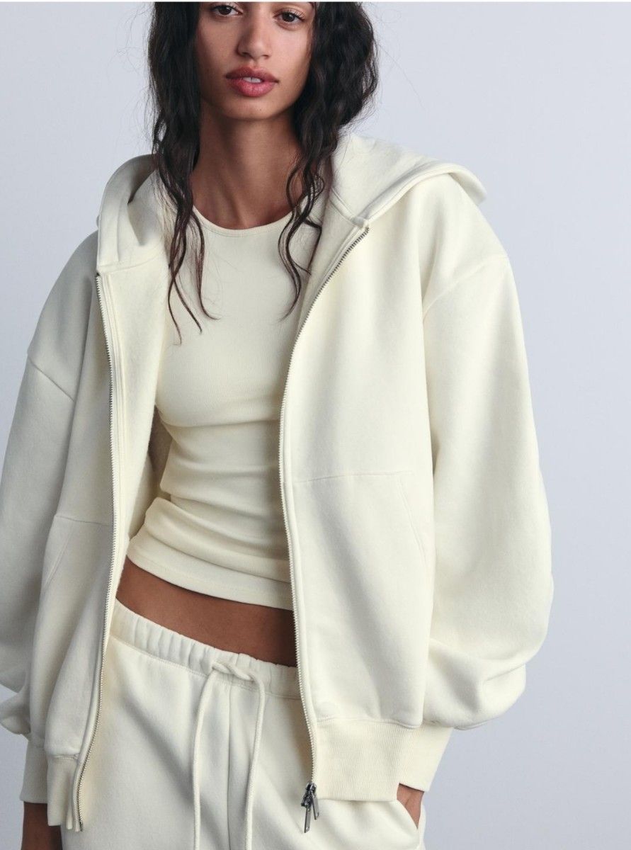 ZARA オーバーサイズジップアップフーディ Mサイズ オフWhite ZARA オーバーサイズジップアップフーディ Mサイズ オフWhite