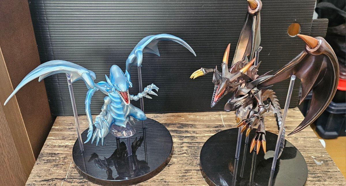 遊戯王真紅眼の黒竜レッドアイズ・ブラック・ドラゴン&青眼の白 遊戯王真紅眼の黒竜レッドアイズ・ブラック・ドラゴン&青眼の白