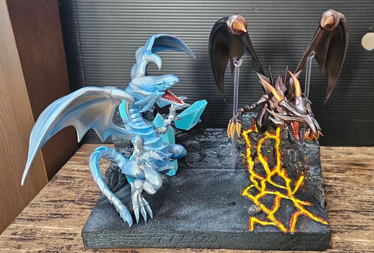 遊戯王真紅眼の黒竜レッドアイズ・ブラック・ドラゴン&青眼の白 遊戯王真紅眼の黒竜レッドアイズ・ブラック・ドラゴン&青眼の白
