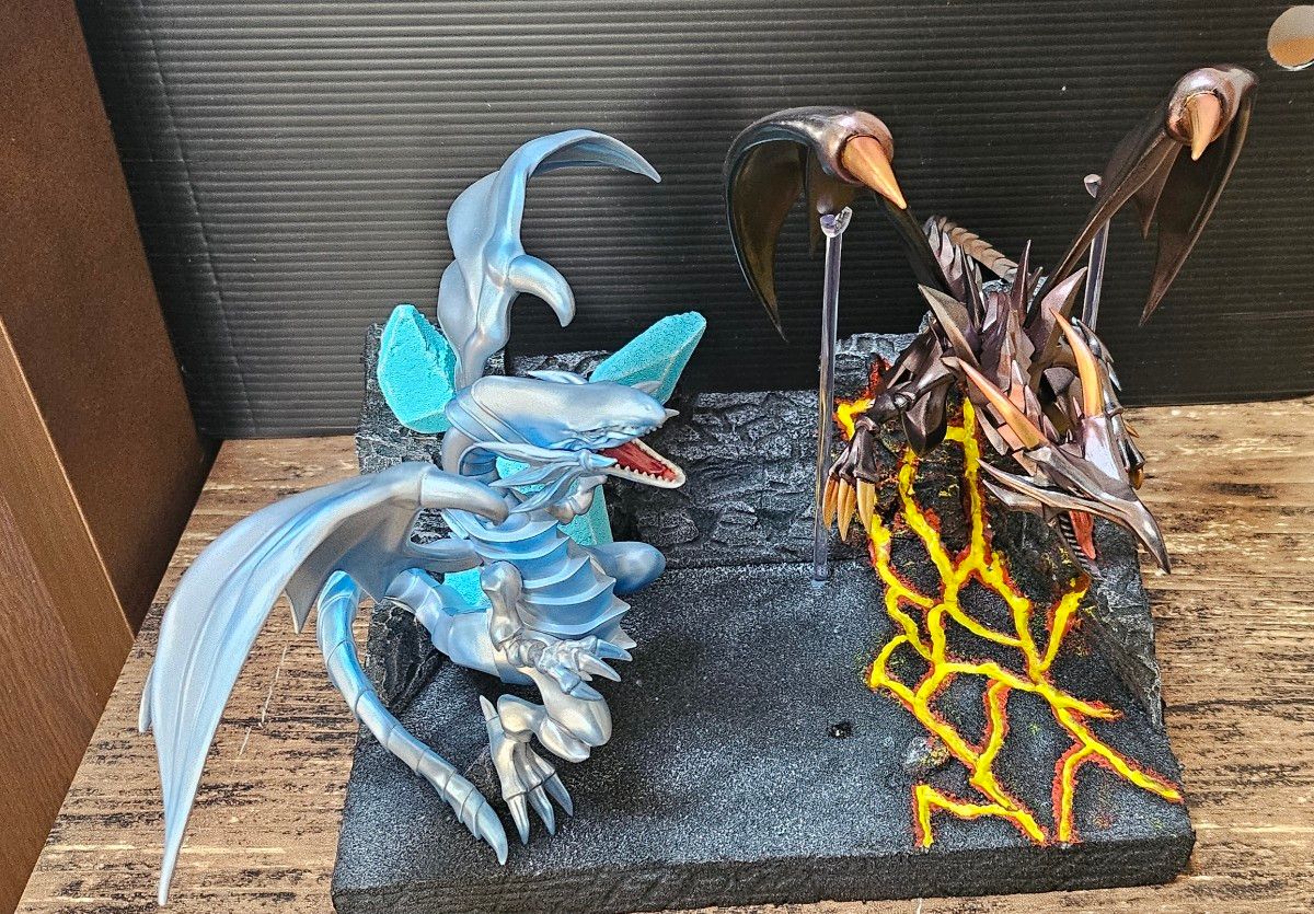 遊戯王真紅眼の黒竜レッドアイズ・ブラック・ドラゴン&青眼の白 遊戯王真紅眼の黒竜レッドアイズ・ブラック・ドラゴン&青眼の白