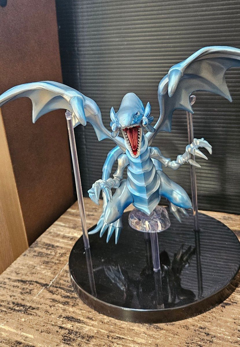 遊戯王真紅眼の黒竜レッドアイズ・ブラック・ドラゴン&青眼の白 遊戯王真紅眼の黒竜レッドアイズ・ブラック・ドラゴン&青眼の白