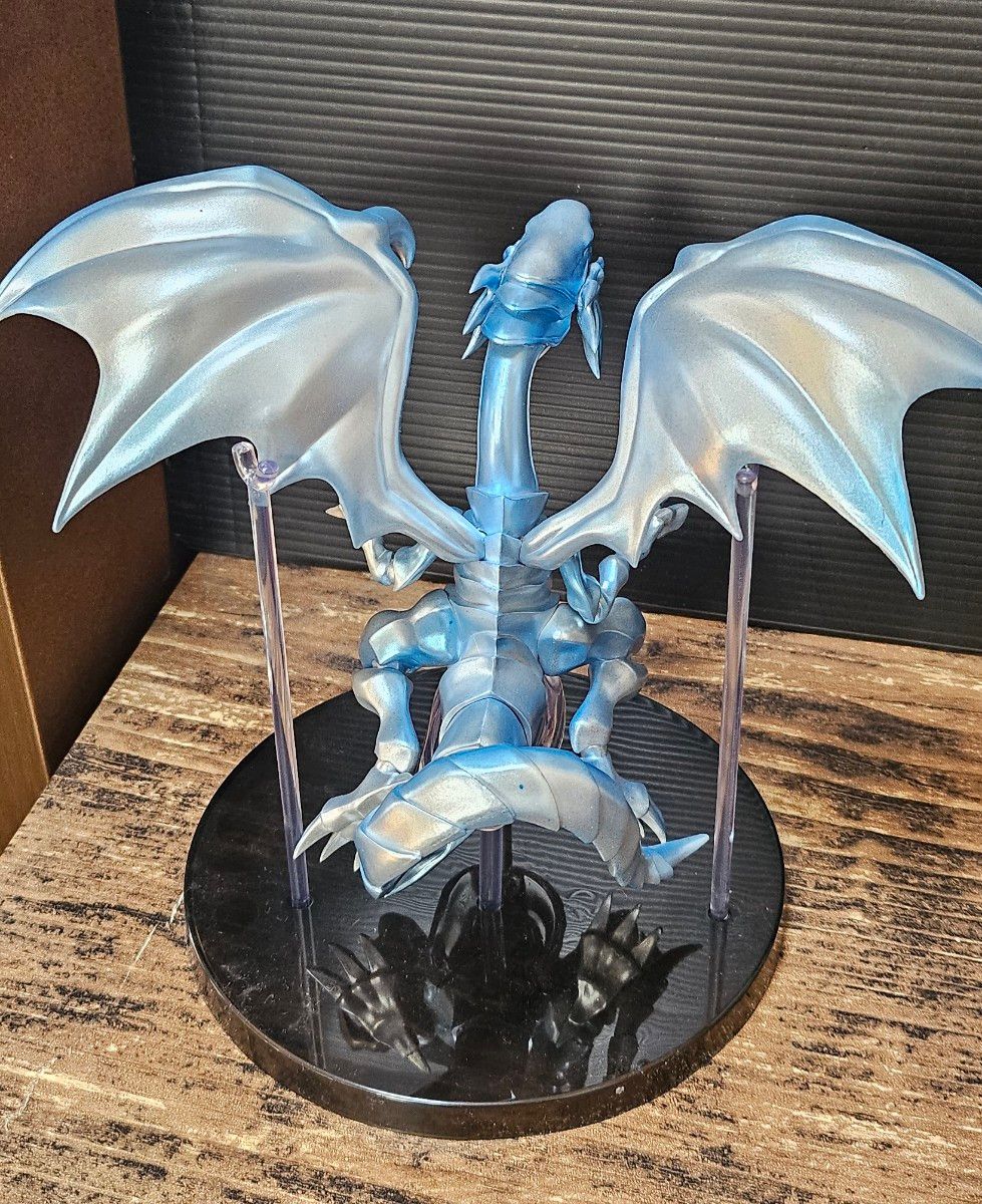 遊戯王真紅眼の黒竜レッドアイズ・ブラック・ドラゴン&青眼の白 遊戯王真紅眼の黒竜レッドアイズ・ブラック・ドラゴン&青眼の白