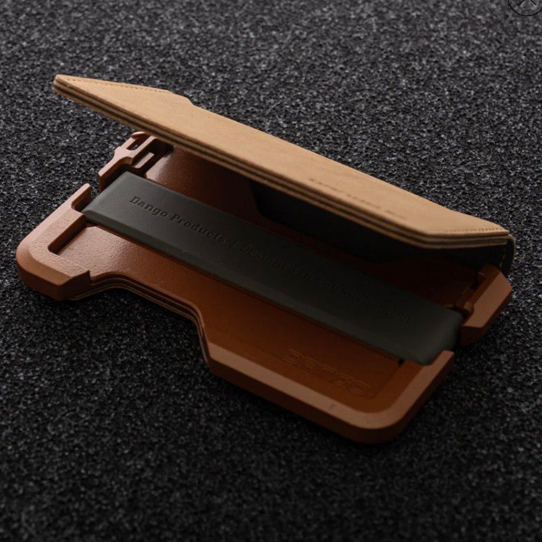 DANGO PRODUCTS D01ダッパーバイフォルドウォレット 限定版 カード収納