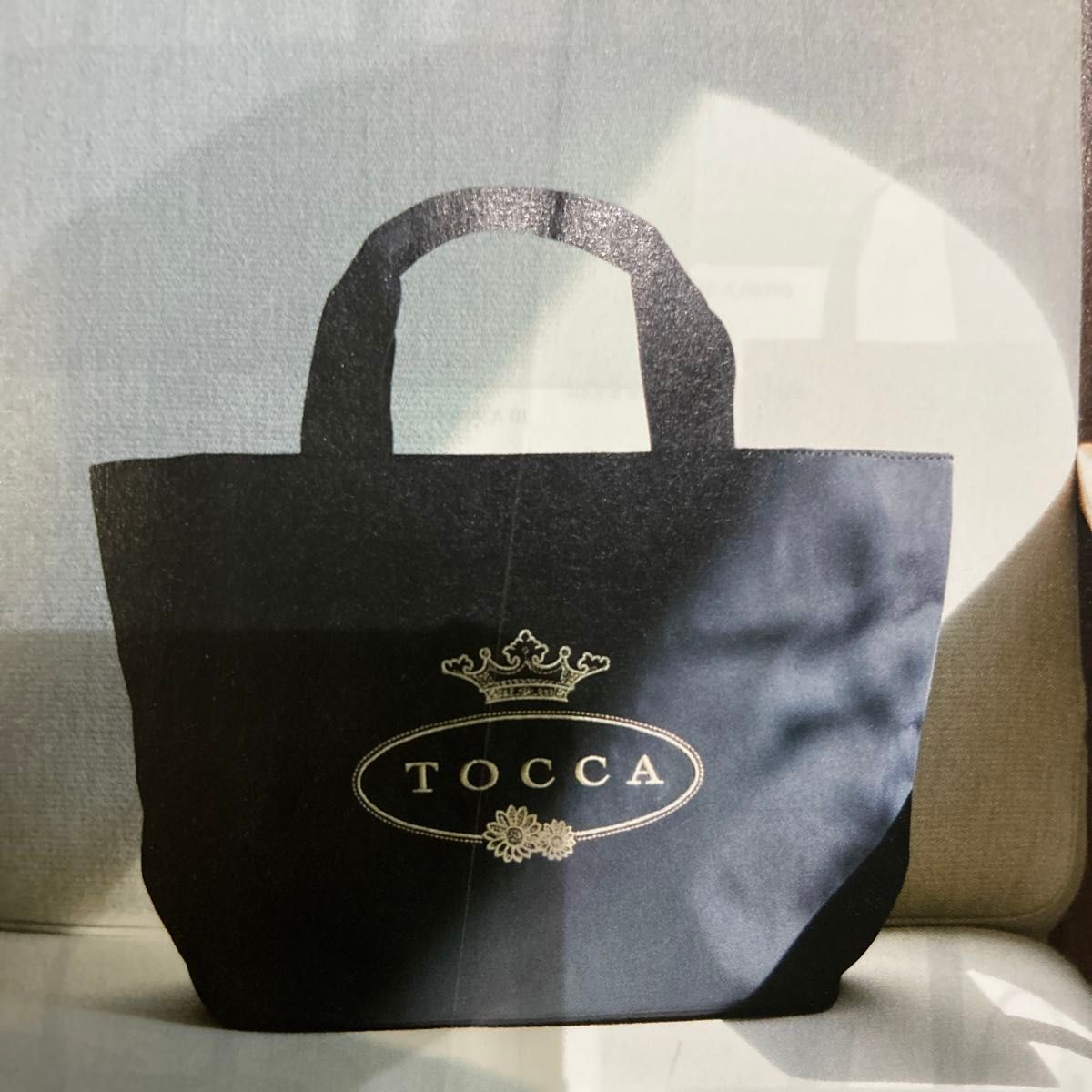 TOCCA トッカロゴナイロントートバッグ ブラック新品未使用 TOCCA トッカロゴナイロントートバッグ ブラック新品未使用