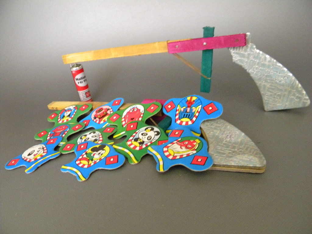 ヤフオク 昭和40年代 ゴム式 面子めんこ飛ばし ピストル ヤフオク 昭和40年代 ゴム式 面子めんこ飛ばし ピストル
