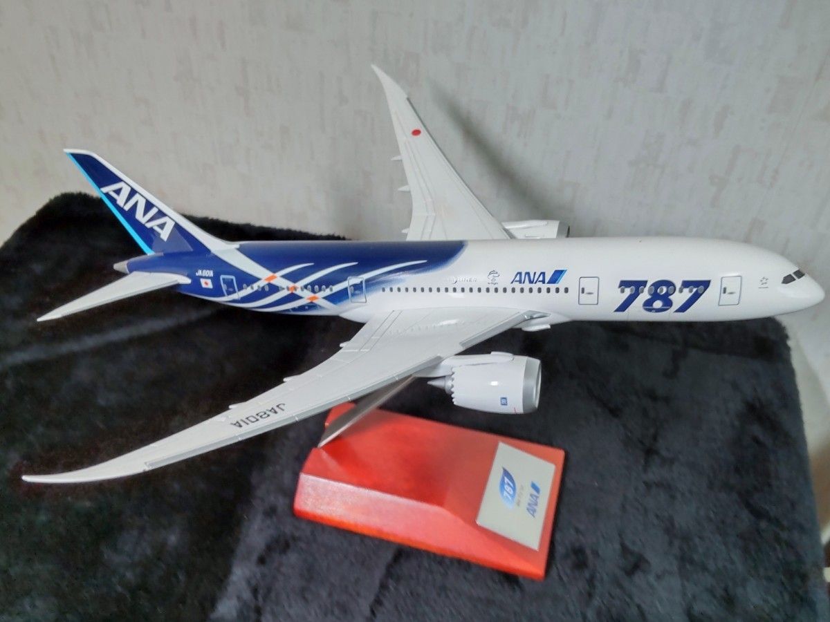 ANA 787-8 JA801A 特別塗装 1/200 スタンド付|Yahoo!フリマ(旧 ANA 787-8 JA801A 特別塗装 1/200 スタンド付|Yahoo!フリマ(旧