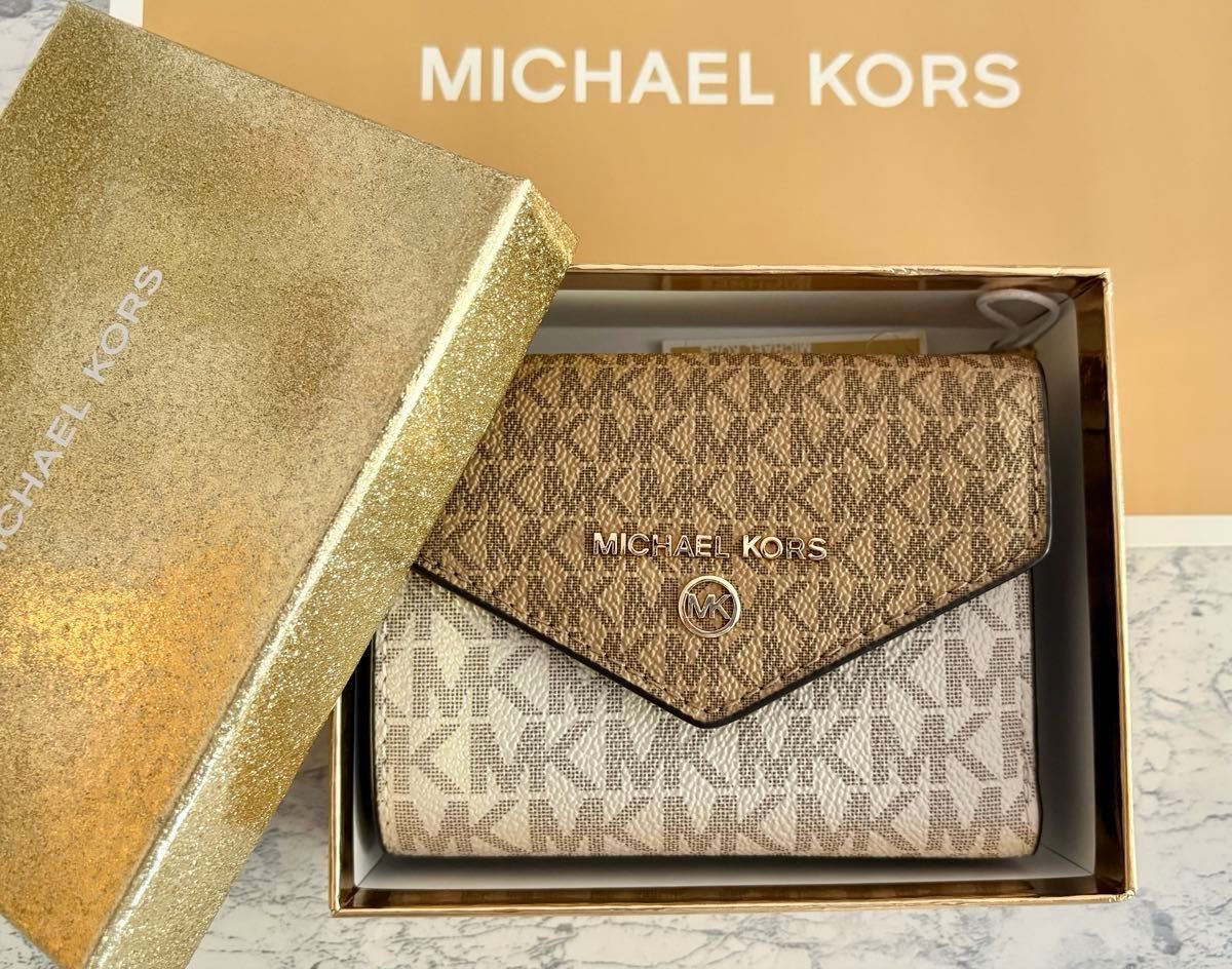 MICHAEL KORS マイケルコース 折り財布 ページュ 箱付き 新品 三 MICHAEL KORS マイケルコース 折り財布 ページュ 箱付き 新品 三