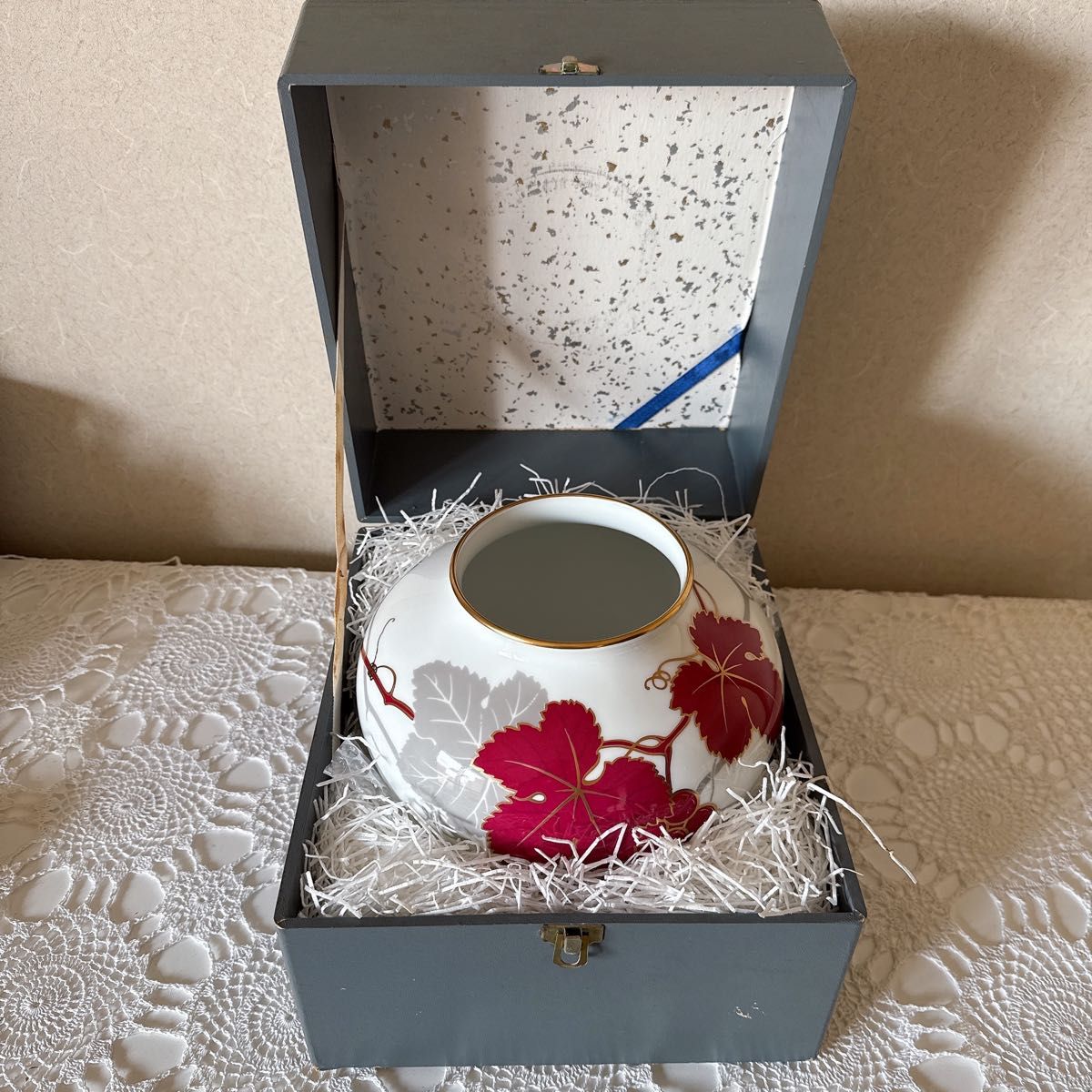 68/大倉陶園 花瓶 金彩 赤葡萄柄 花器|Yahoo!フリマ(旧PayPay 68/大倉陶園 花瓶 金彩 赤葡萄柄 花器|Yahoo!フリマ(旧PayPay
