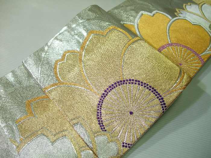 袋帯 正絹 hu496 西陣 銀色と金色の豪華な花模様 お仕立て付き 新品 送料込み_画像3
