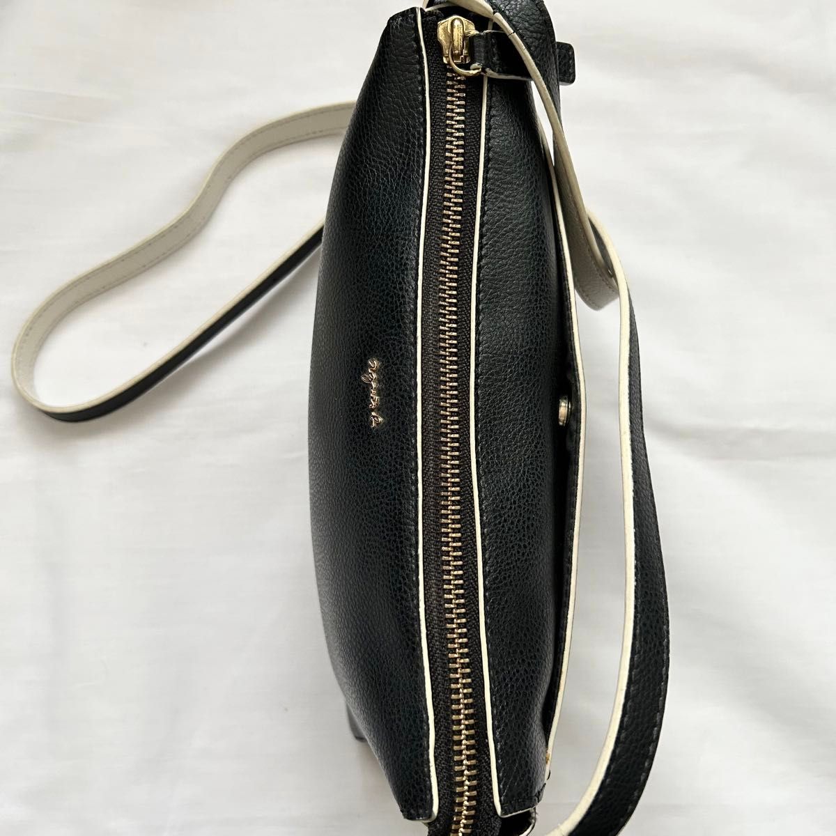 美品 アニエスベー ショルダーバッグ ブラック レザー 美品 アニエスベー ショルダーバッグ ブラック レザー