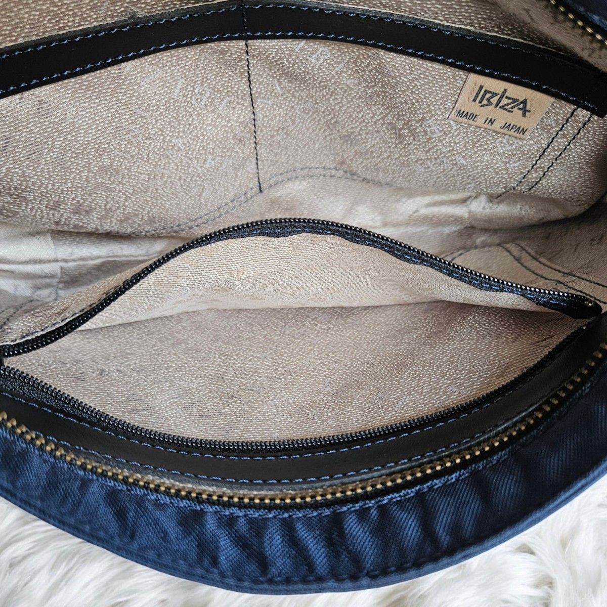 未使用・美品 イビサ IBIZA ナイロン × 本革ショルダーバッグ 未使用・美品 イビサ IBIZA ナイロン × 本革ショルダーバッグ
