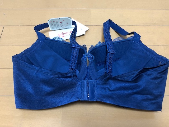 新品、Triumph【トリンプ】 のやさしく包みこむブラ★E75★7040円→2200円即決★濃紺色、ワイヤー入り ブラジャー、花刺繍_画像5