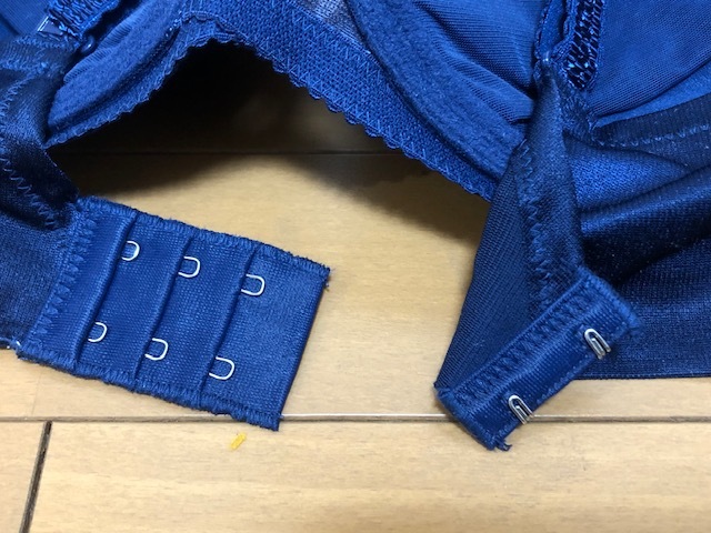 新品、Triumph【トリンプ】 のやさしく包みこむブラ★D80★7040円→2200円即決★濃紺色、ワイヤー入り _画像6