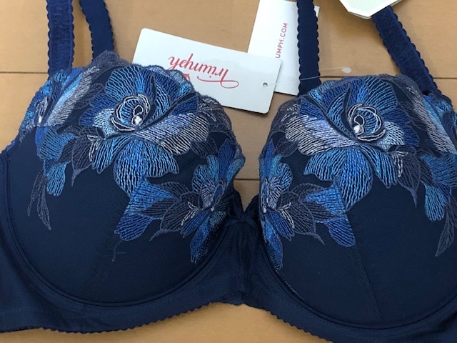 新品、Triumph【トリンプ】 のやさしく包みこむブラ★D80★7040円→2200円即決★濃紺色、ワイヤー入り _画像2