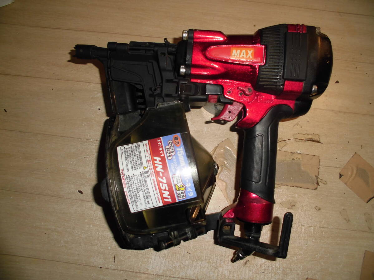 マックス　高圧釘打ち機　HN75N1 中古品　赤
