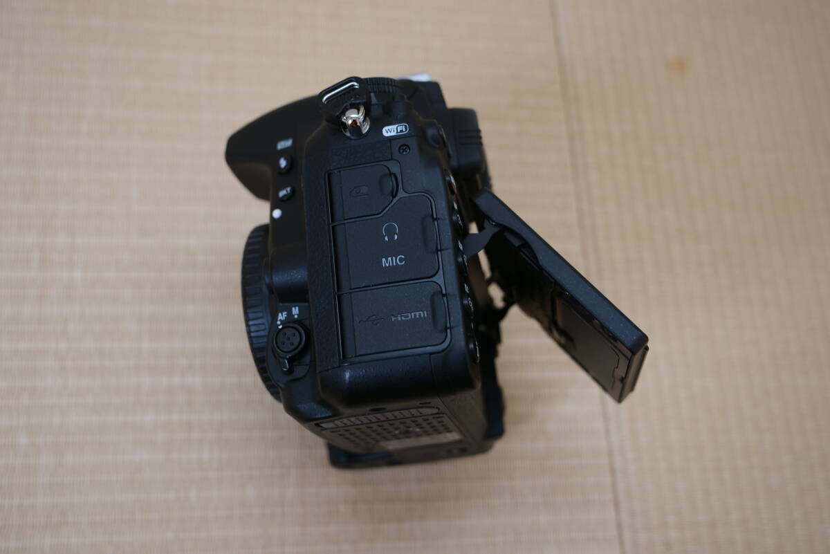 ニコン　D750　超美品　シャッター回数2,555回　元箱付き ニコン D750 超美品 シャッター回数2,555回 元箱付き デジタルカメラ