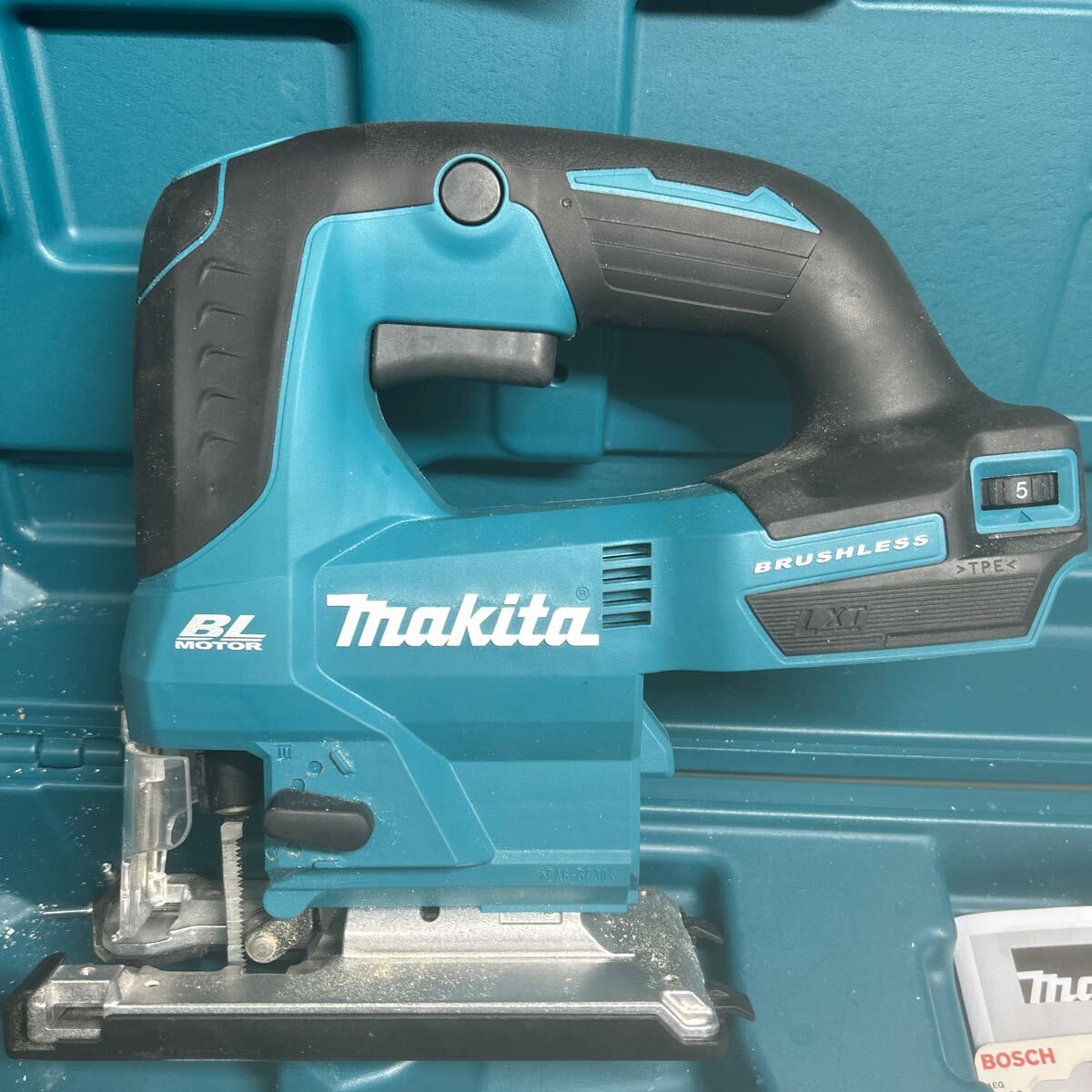 マキタ 充電式 ジグゾー JV184D 18V 本体のみ ケース 替え刃付き マキタ 充電式 ジグゾー JV184D 18V 本体のみ ケース 替え刃付き