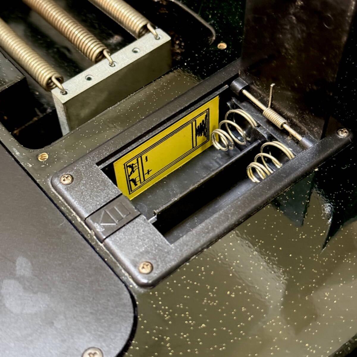 Fernandes フェルナンデス FRS-100 ATB 18V仕様 サスティ Fernandes フェルナンデス FRS-100 ATB 18V仕様 サスティ