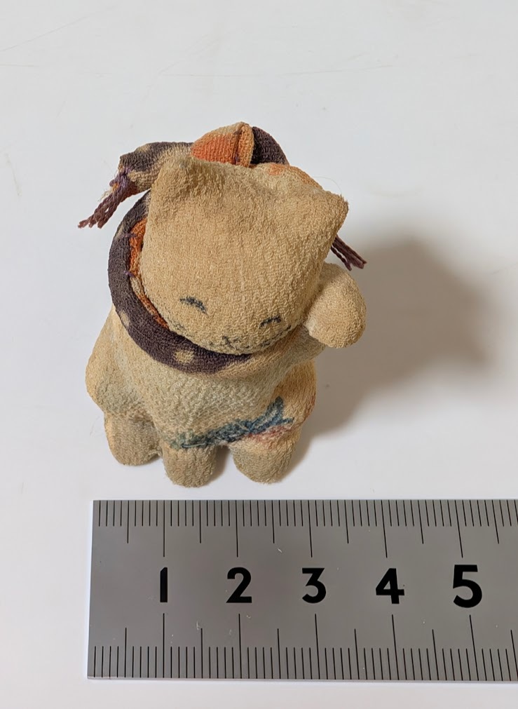 63 猫 置物 招き猫 古作 ちりめん細工 縮緬 刺繍 張子猫 創作
