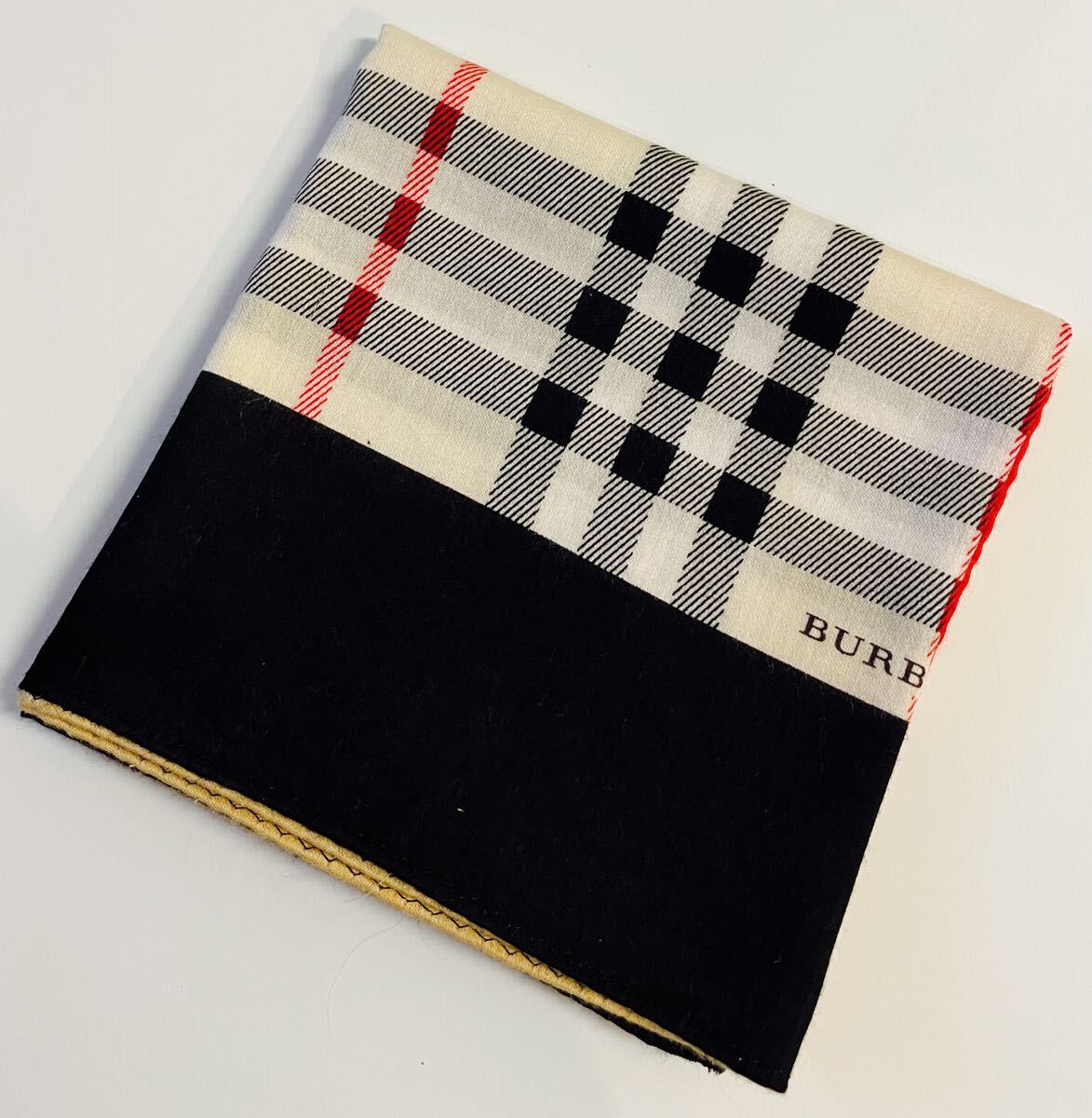 〈保管ジミあり〉バーバリー ハンカチ ベージュ レッド 黒 ノバチェック Burberry