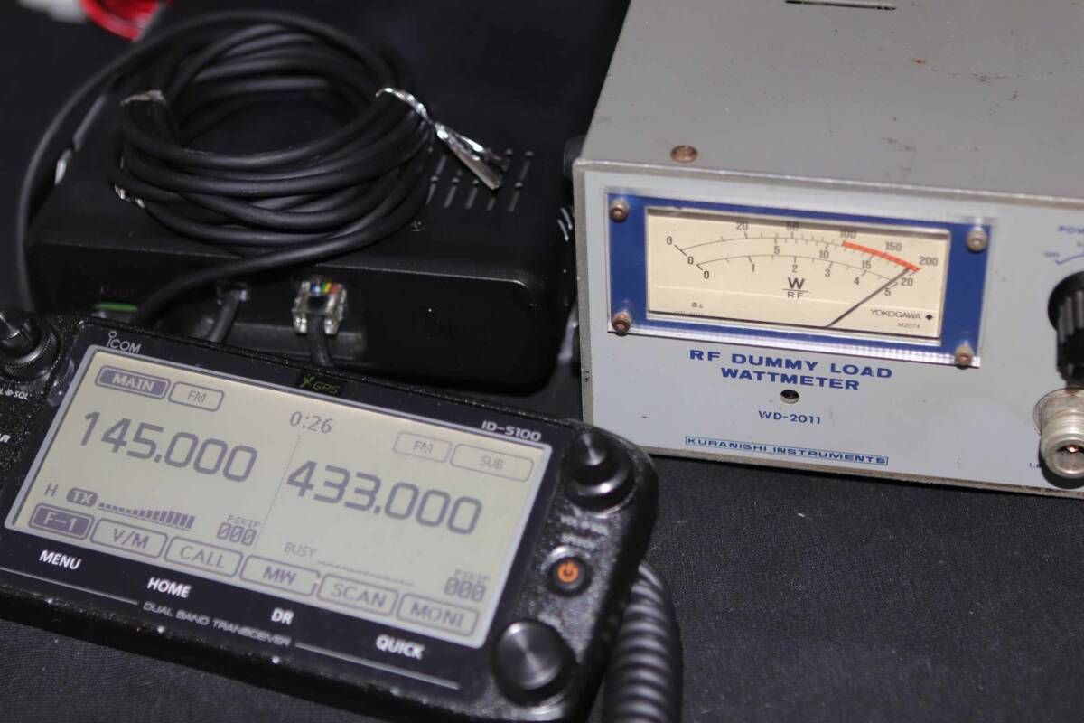  Icom 144/430MHz радиолюбительская связь машина icom ID-5100 20W рабочее состояние подтверждено отличный микрофон, шнур электропитания, неоригинальный держатель приложен 
