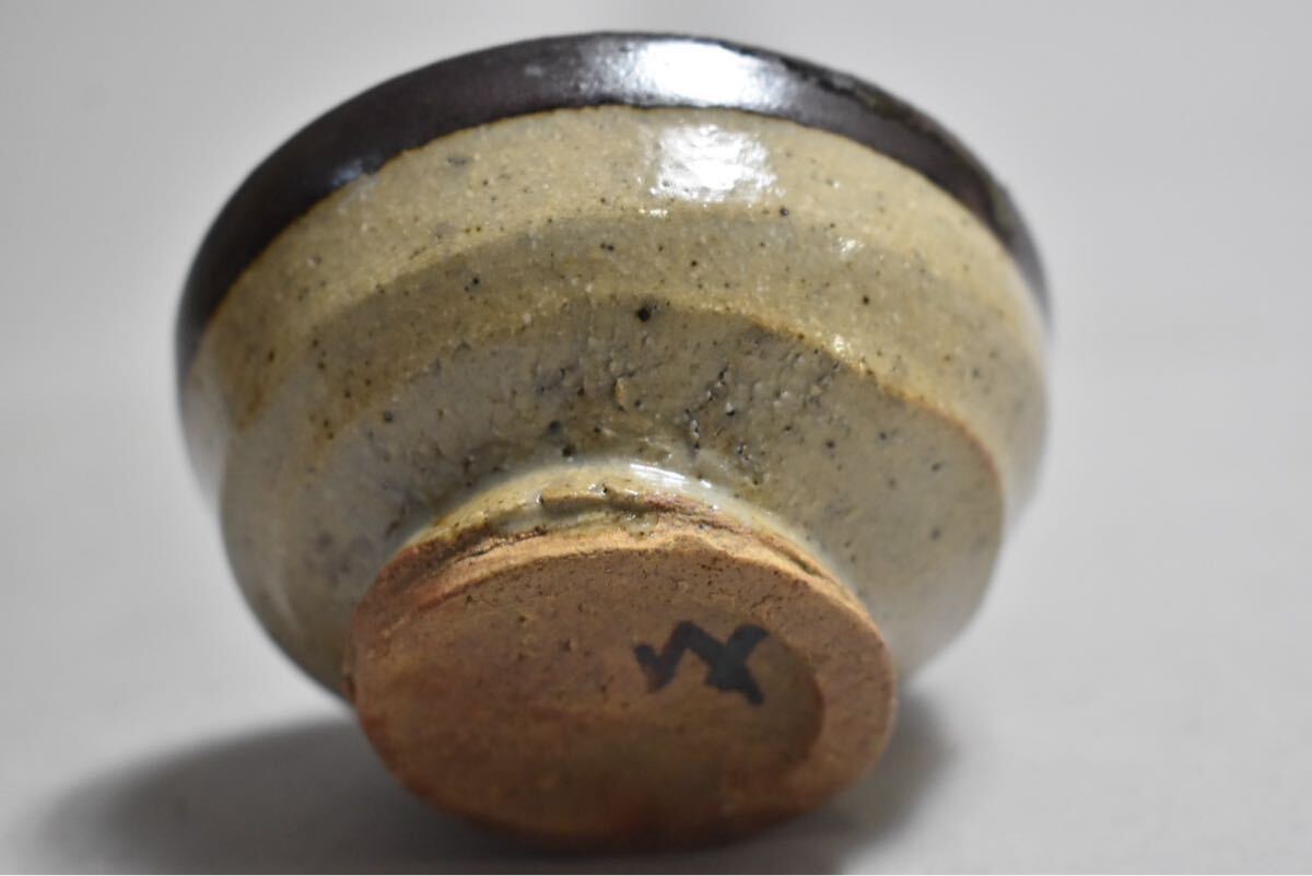 英】A885 古山子 唐津盃 共箱 日本美術 唐津焼 酒器 酒盃 小山 英】A885 古山子 唐津盃 共箱 日本美術 唐津焼 酒器 酒盃 小山