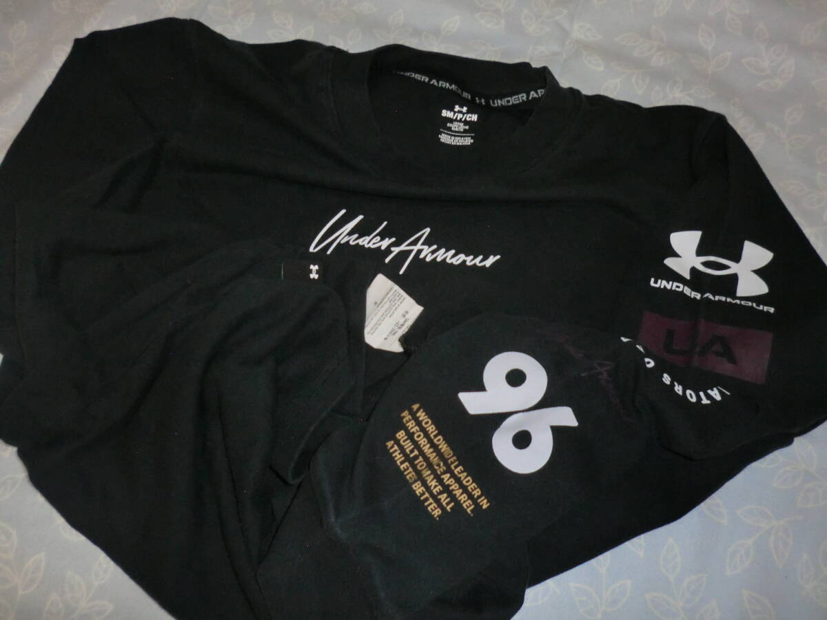 ◆左腕のロゴがオシャレで目立つ★UA ロングスリーブ Tシャツ【Under Armour】アンダーアーマー★胸中央にロゴ★カラー/BLACK◎サイズ/SM◆