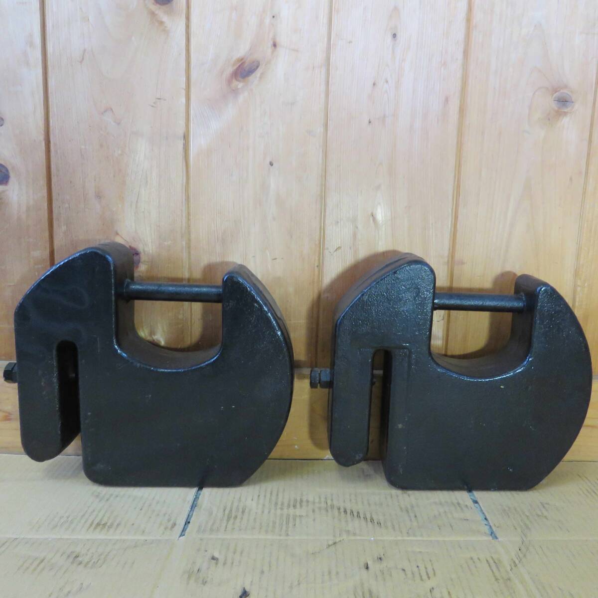 新潟〉トラクター用 ウエイト 約18kg 2個セット【36kg】ネジ付き 新潟〉トラクター用 ウエイト 約18kg 2個セット【36kg】ネジ付き