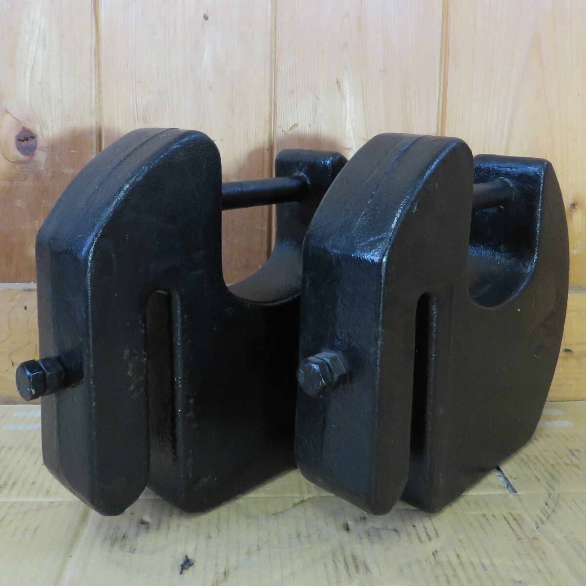 新潟〉トラクター用 ウエイト 約18kg 2個セット【36kg】ネジ付き 新潟〉トラクター用 ウエイト 約18kg 2個セット【36kg】ネジ付き