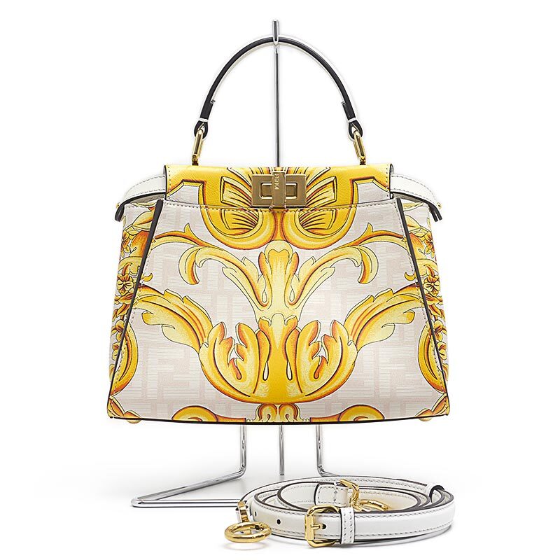 フェンデ?！隶籁Д毳旦`チェ FENDI×VERSACE コラボ FENDACE フェンダーチェ ピーカブー 8BN244