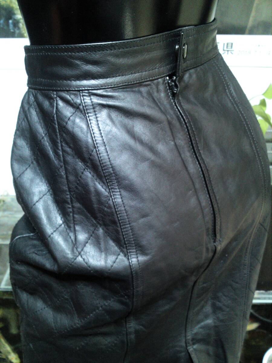 熟女レザータイトスカート画像