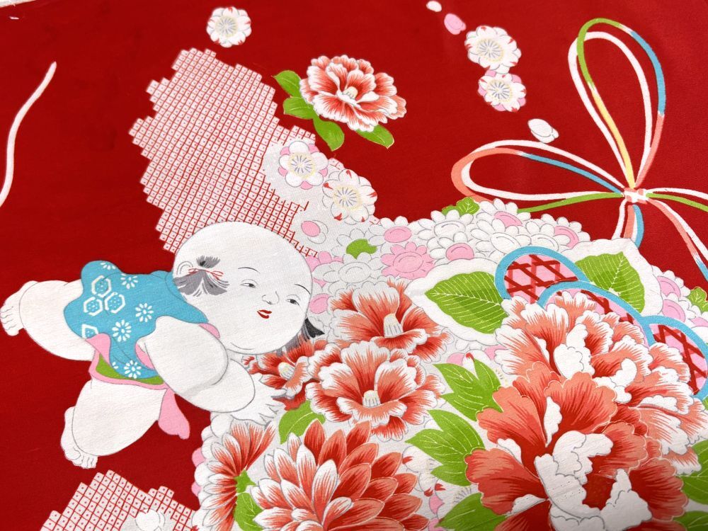 古布*縮緬*和素材】正絹錦紗*花くす玉に稚児模様 片身頃 古布*縮緬*和素材】正絹錦紗*花くす玉に稚児模様 片身頃