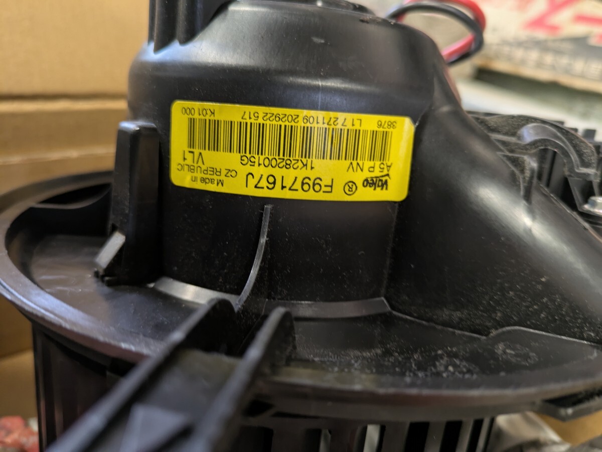 VW トゥーラン 1T アウディ A3 8P 8V Q3 8U TT 8J A/C AC エアコン ブロアモーター ブロアファン ブロワモーター純正品中古 