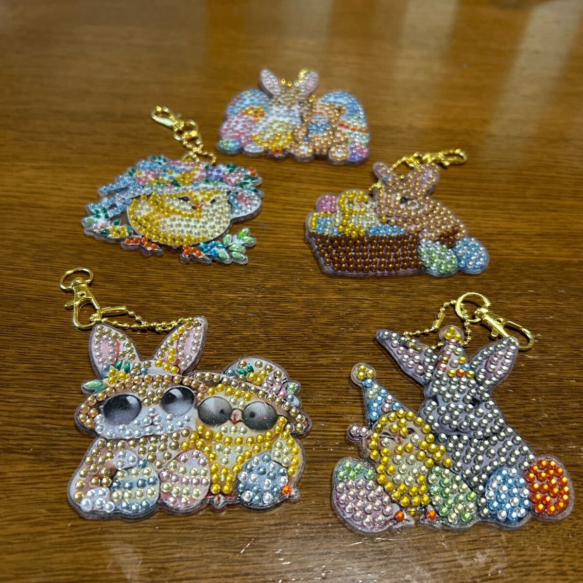 ダイヤモンドアート完成品キーホルダー／うさぎとアヒル_画像1