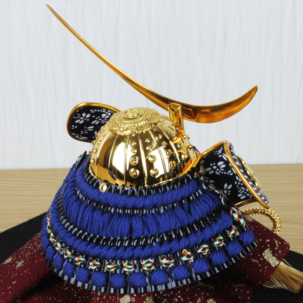 兜飾り コンパクト おしゃれ モダン ケース入り (煌～KIRA～伊達(dá)政宗兜 ブラック ケース入り お名前木札付きYR403KS-4)5月人形