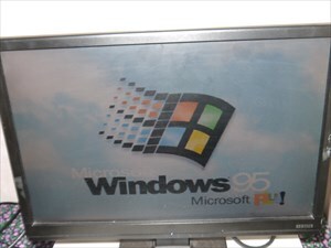 FMV-DESKPOWER SIII16 Windows95 通電OK　付屬品あり　現(xiàn)狀渡し