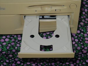 FMV-DESKPOWER SIII16 Windows95 通電OK　付屬品あり　現(xiàn)狀渡し