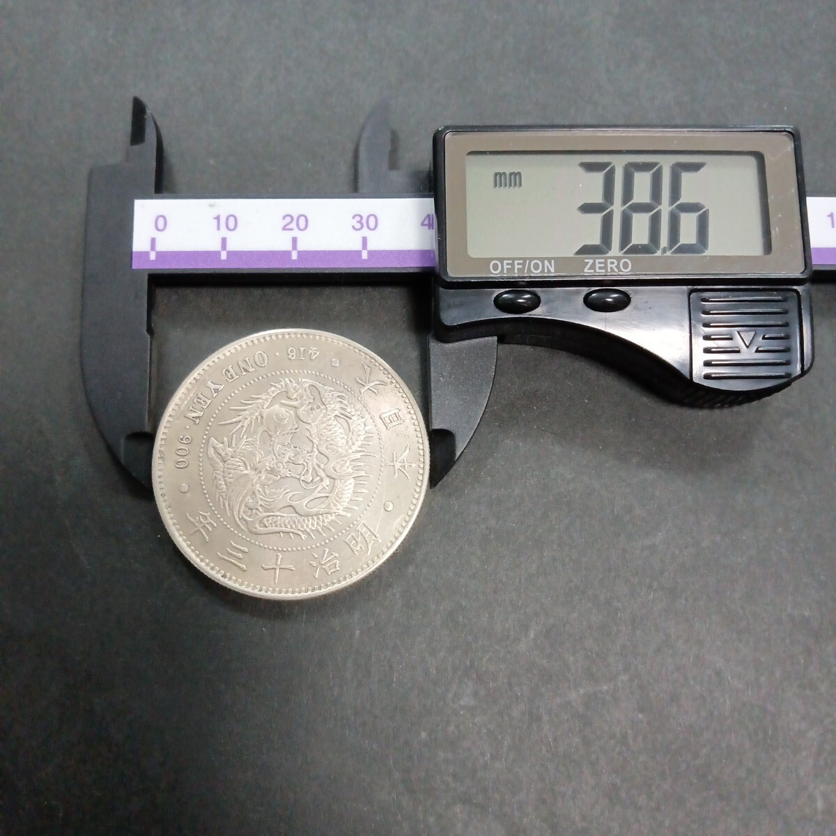 銀貨保証)新1円銀貨明治13年 古銭 一圓銀貨 一圓 一円銀貨 銀 銀貨保証)新1円銀貨明治13年 古銭 一圓銀貨 一圓 一円銀貨 銀