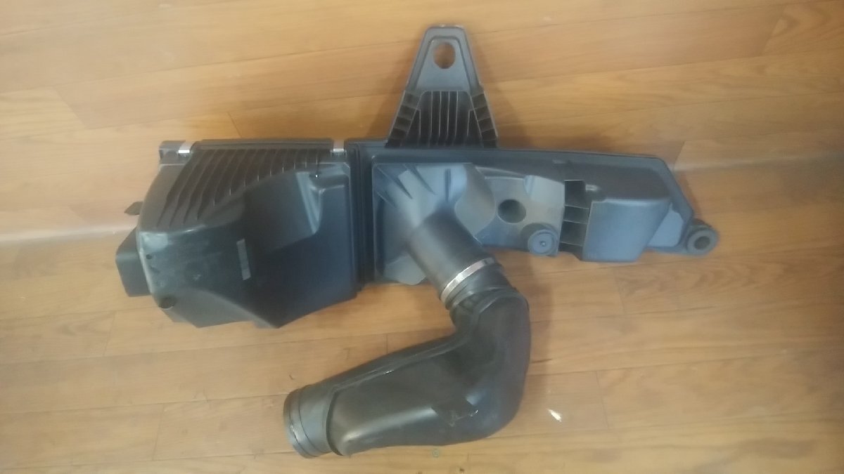 U#160 BMW F23 220iカブリオレ DBA-1J20 2015年 純正エアクリーナーボックス