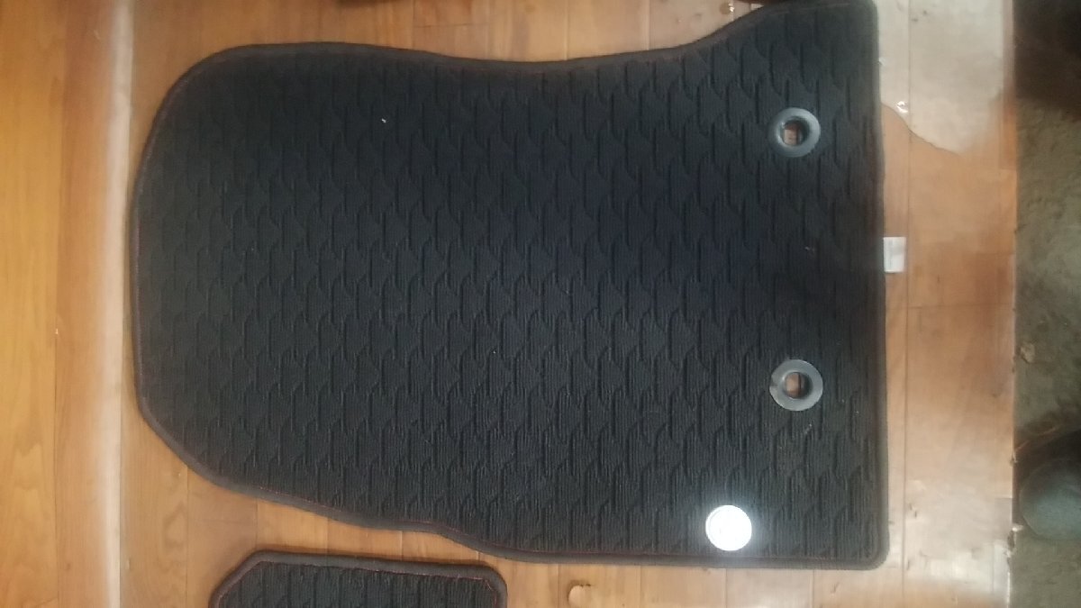 U#136 86 DBA-ZN6 GT A型 2012年 純正フロアマットセット_画像3