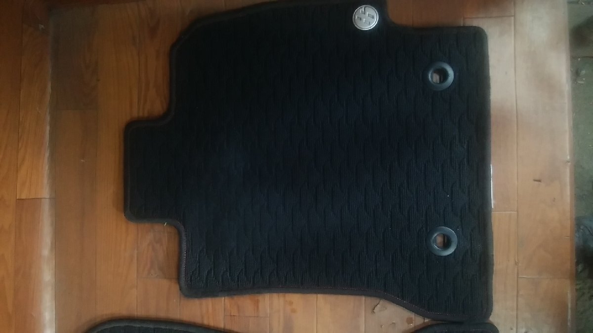 U#136 86 DBA-ZN6 GT A型 2012年 純正フロアマットセット_画像2