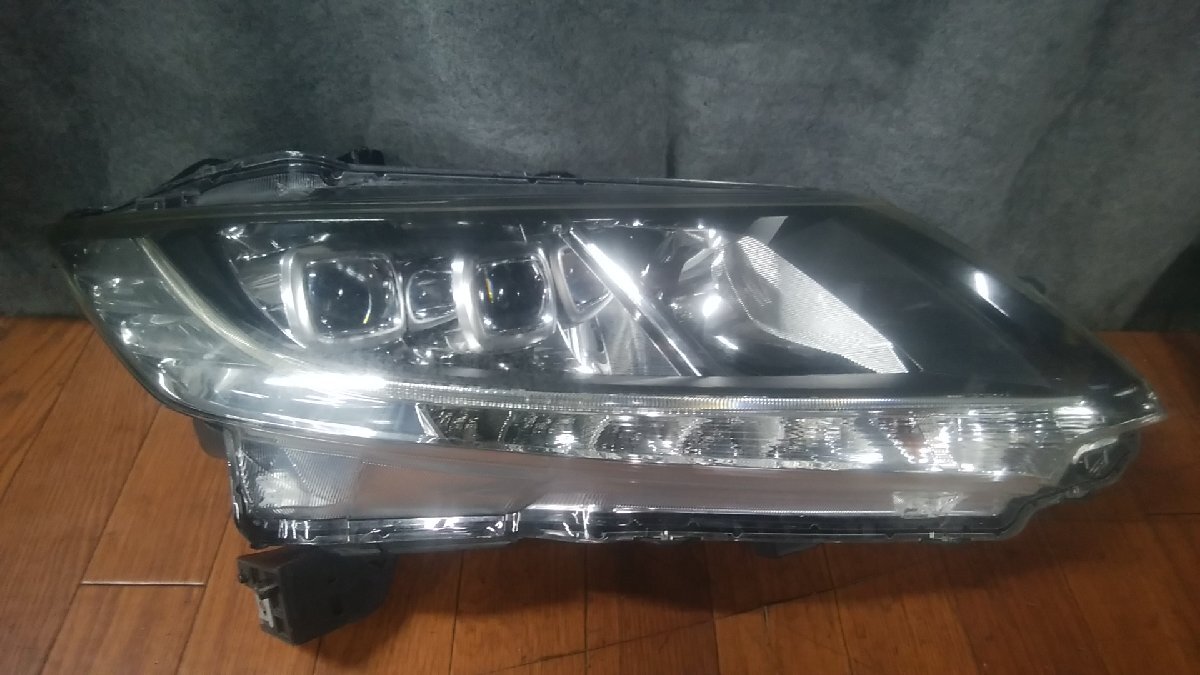 U#000 オデッセイ DBA-RC1 2014年 純正右キセノンヘッドライト HID 個人宅宛不可