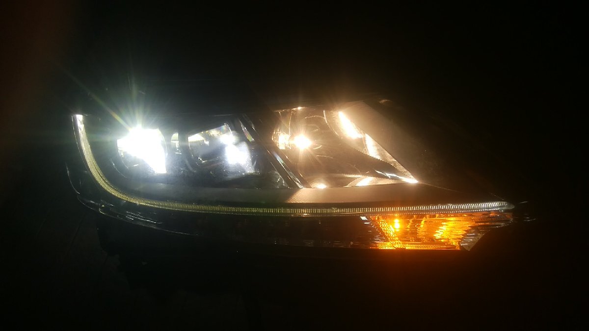 U#000 オデッセイ DBA-RC1 2014年 純正右キセノンヘッドライト HID 個人宅宛不可