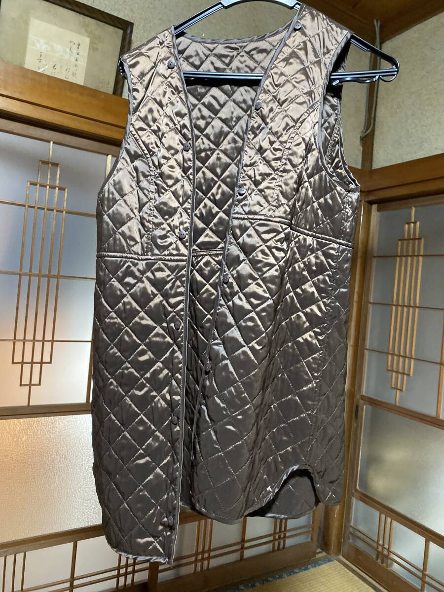 光沢な茶色です