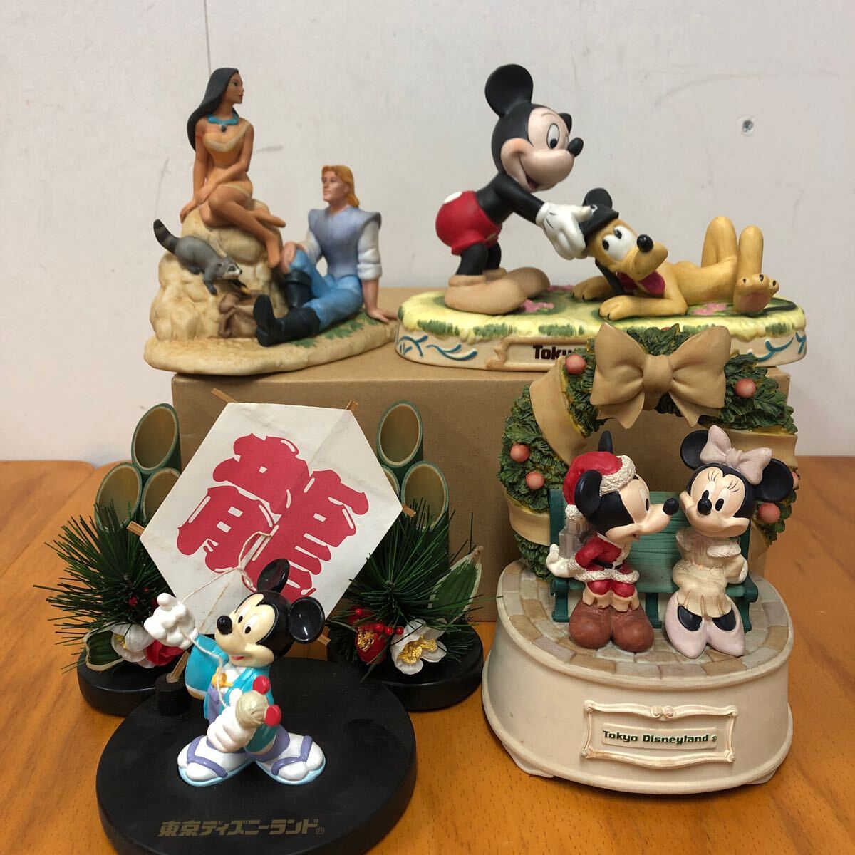 3-49 ディズニー Disney 置物 陶器 フィギュアオルゴール Tokyo 3-49 ディズニー Disney 置物 陶器 フィギュアオルゴール Tokyo