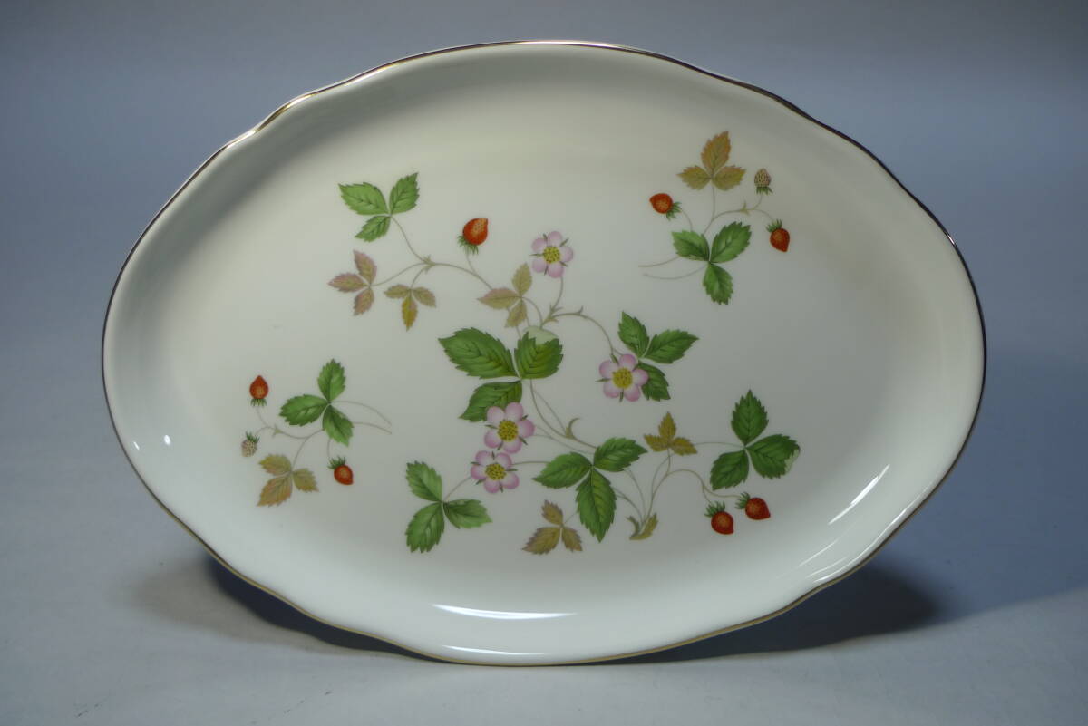 WEDGWOOD/ウェッジウッド WILD STRAWBERRY 楕円プレート 黒壺 WEDGWOOD/ウェッジウッド WILD STRAWBERRY 楕円プレート 黒壺
