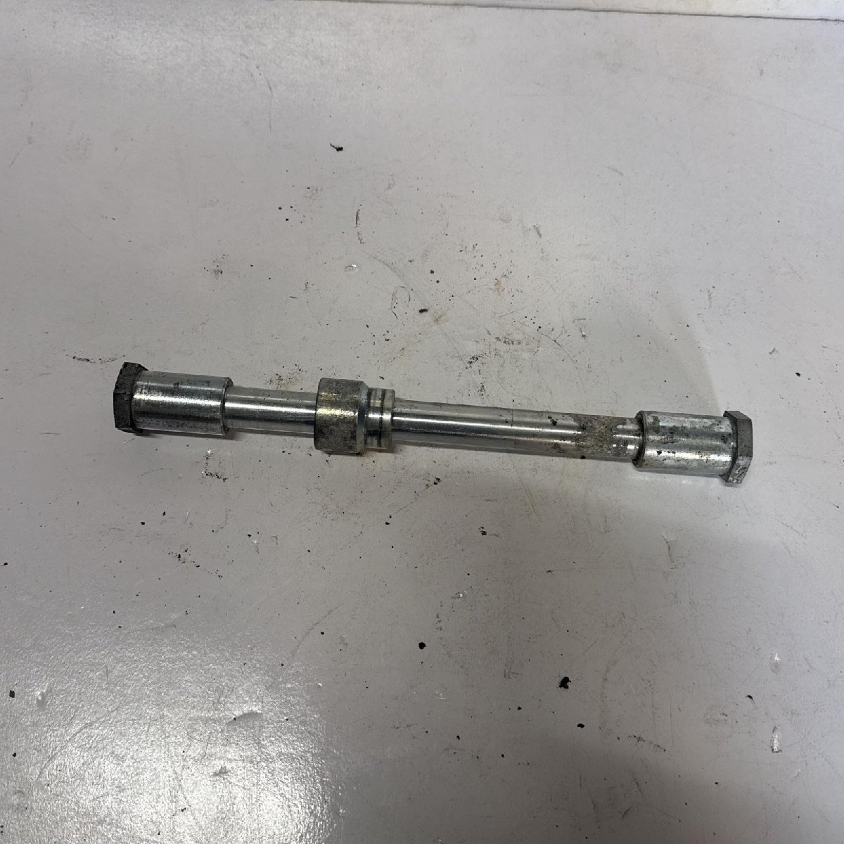 KAWASAKI Z750T フロント アクスルシャフト カワサキ