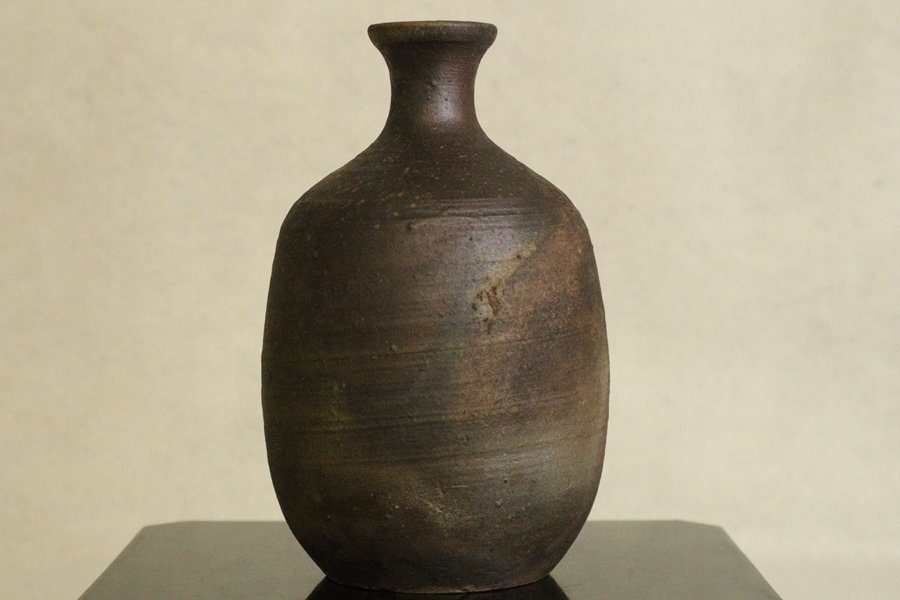 矢部篤郎 備前焼 徳利 32 矢部篤郎 備前焼 徳利 32 矢部篤郎 作 「備前徳利」 ~備前焼