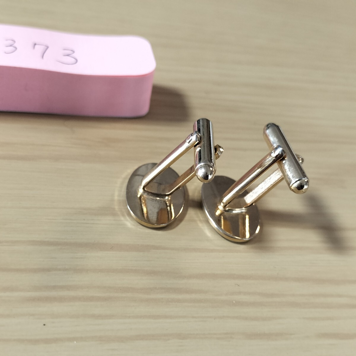 ジバンシィ (GIVENCHY)ジバンシー373黒丸ロゴカフス、カフリンクス、カフスボタン